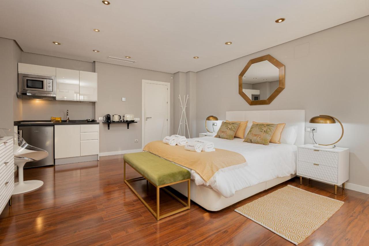 Апартаменты C30 Deluxe Studio With Terrace Into Cathedral Square Малага Экстерьер фото