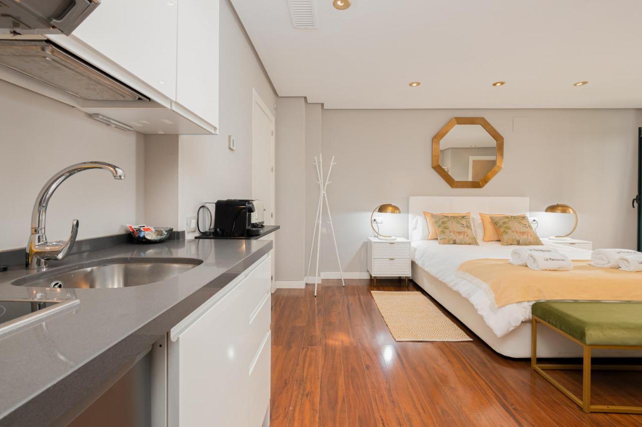 Апартаменты C30 Deluxe Studio With Terrace Into Cathedral Square Малага Экстерьер фото